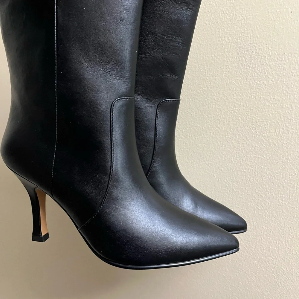🆕. Lisa & Vicky Sleek Black Ankle Booties New in box. Winter gift 6.5
